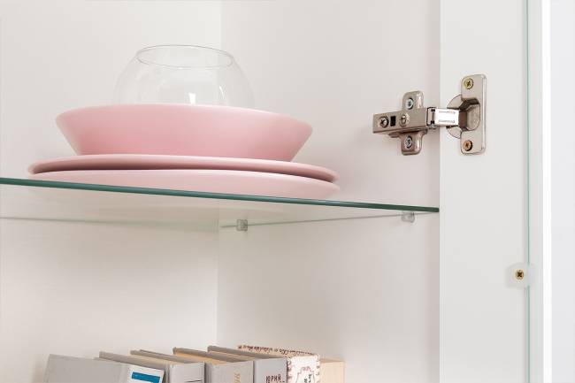 Сервант в гостиную с четырьмя дверками Валенсия цвет белый шагрень